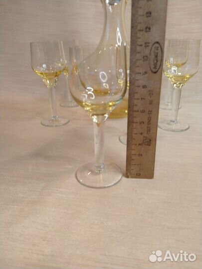 Набор графин и шесть рюмок жёлтое стекло