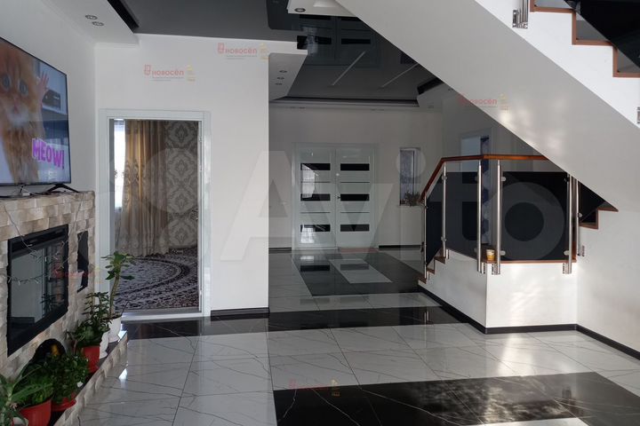 Коттедж 287 м² на участке 10 сот.