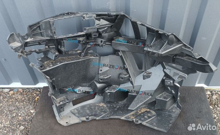 Кронштейн крепления бампера переднего левый BMW i5