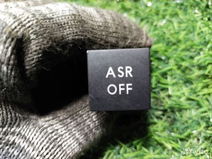 Кнопка антипробуксовочной системы Volkswagen Jetta