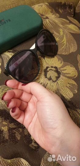 Солнцезащитные очки женские Lacoste