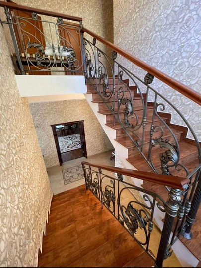 Дом 450 м² на участке 10 сот.