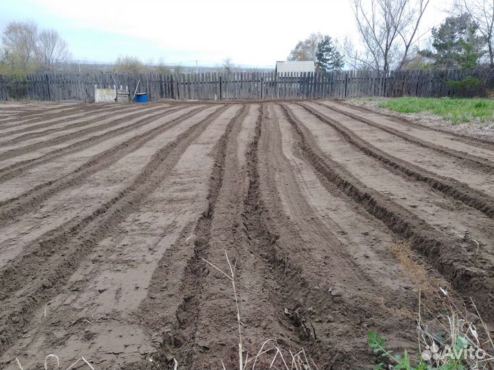 Вспашка земли минитрактором фрезой