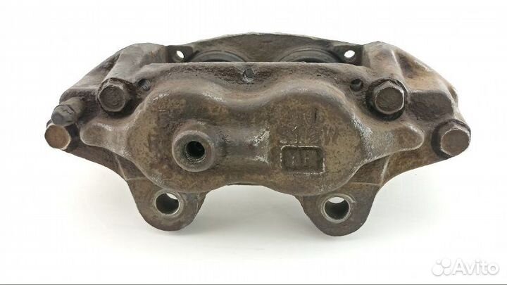 Суппорт передний правый Toyota Hilux LN107 3L 1991