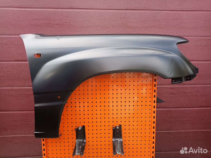 Крыло правое Toyota land cruiser 100