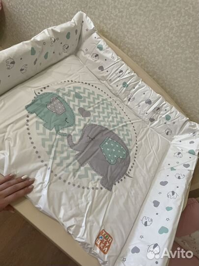 Детская кроватка и пеленальный комод