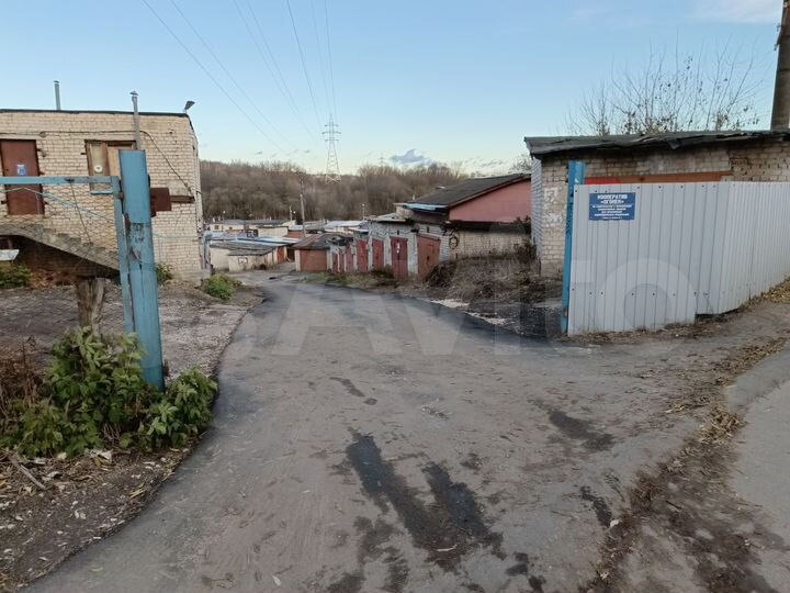 Гараж, > 30 м²