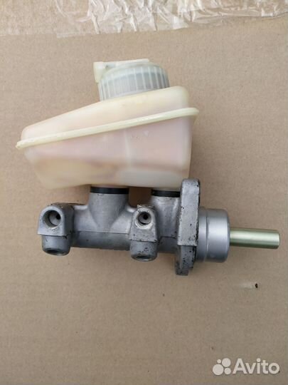 Главный тормозной цилиндр 