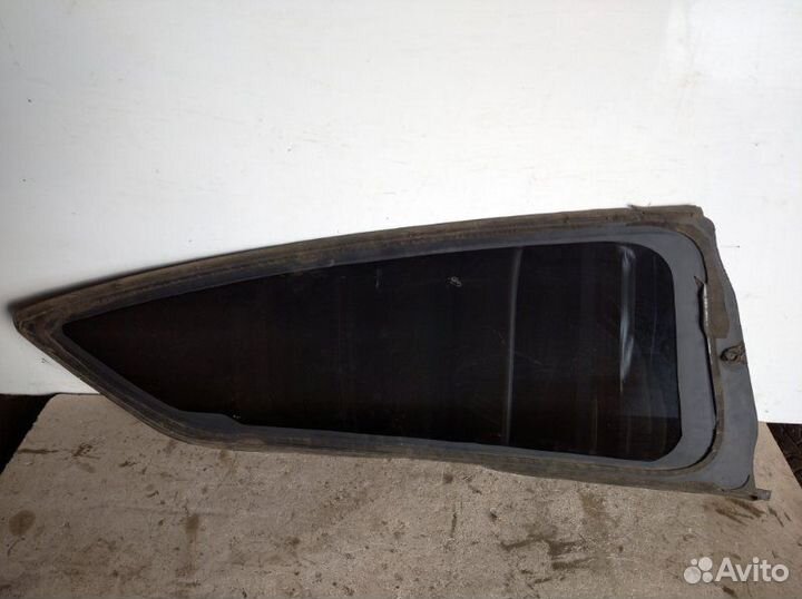 Стекло заднее левое Citroen C 4 2004-2011