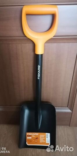 Лопата fiskars solid