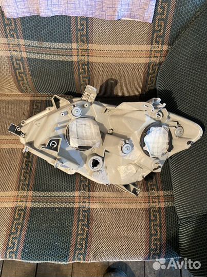 Фара Тойота Премио 260