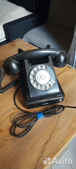 Старинный телефон
