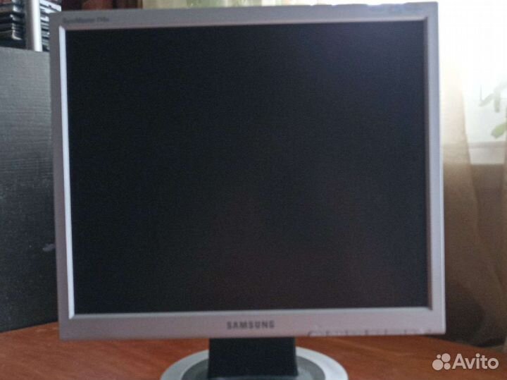 Монитор Samsung syncmaster 710n