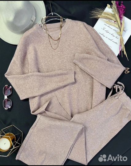 Трикотажный костюм со стразами