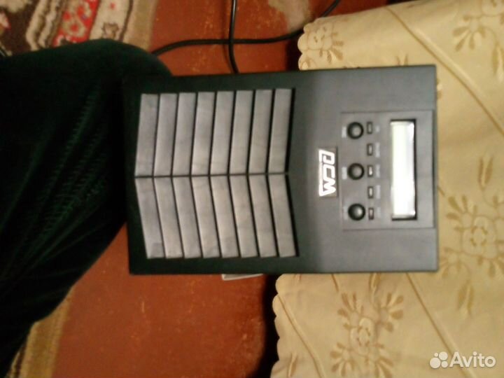 Бесперебойник powercom 1000