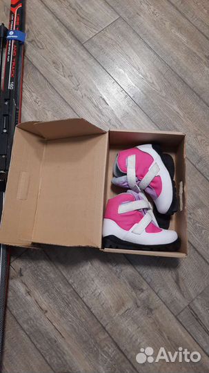 Лыжи беговые и ботинки 160 см