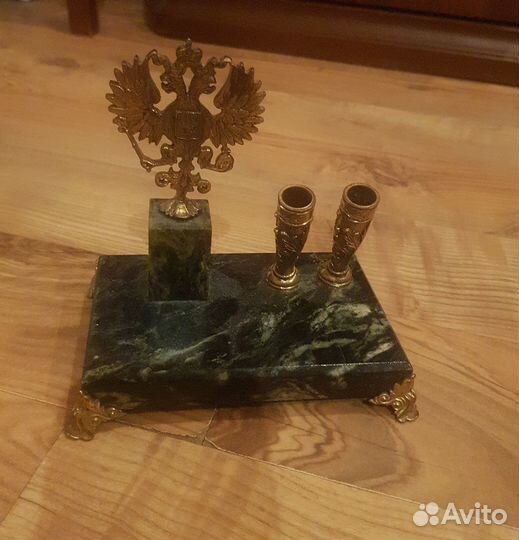 Подставка на стол министерская