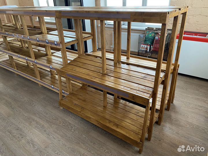 Деревянные стеллажи