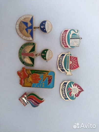 Значки Артек