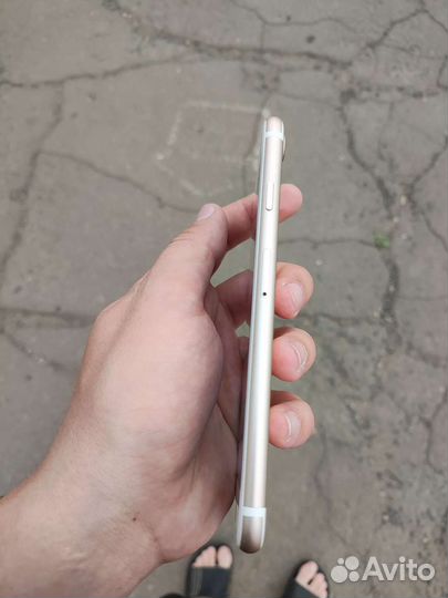 Телефон iPhone 7