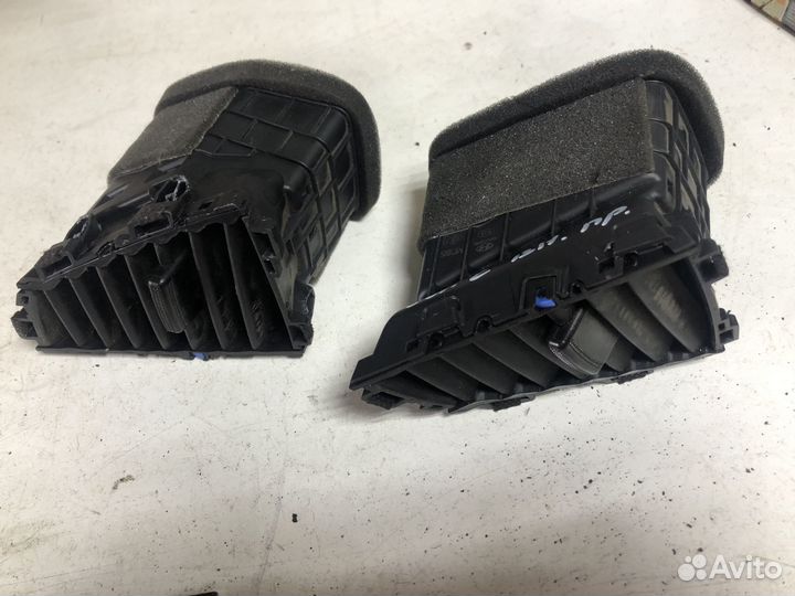 Внутренний дефлектор воздуховода Hyundai Solaris 2