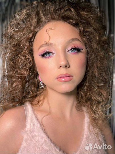 Стилист, макияж и прическа