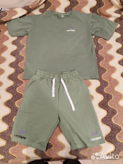 Комплект новых шорт и кофты