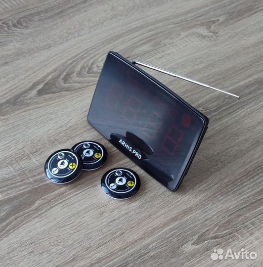 Кнпока вызова кальянщика и официанта с руск. Табло