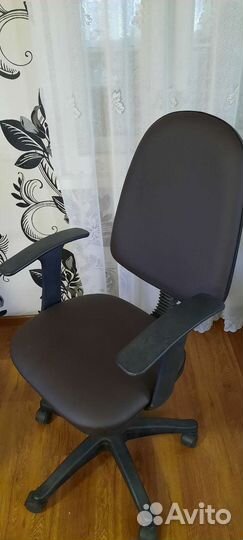 Компьютерное кресло