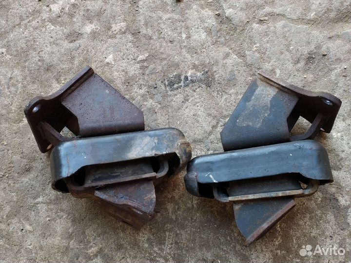 Опоры двигателя KIA sorento 2005г. 2.5 aт дизель