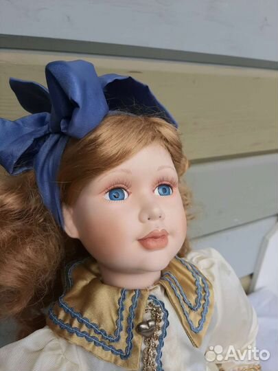 Кукла фарфоровая коллекционная