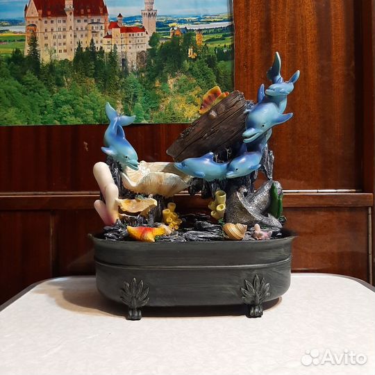 Фонтан с дельфином