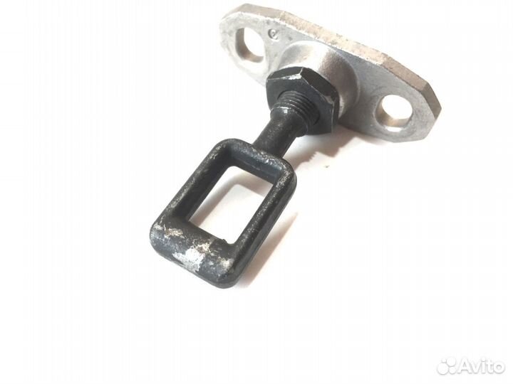 Крюк замка багажника Porsche Cayenne