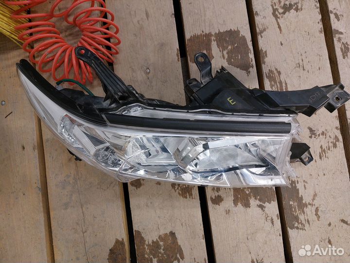 Фара правая Land Cruiser Prado 150 галоген 2018-22