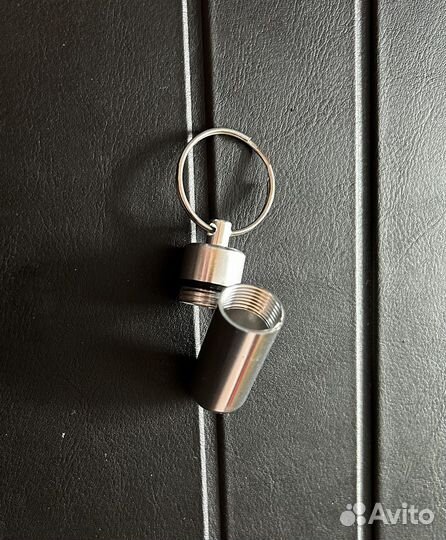 Брелок-таблетница