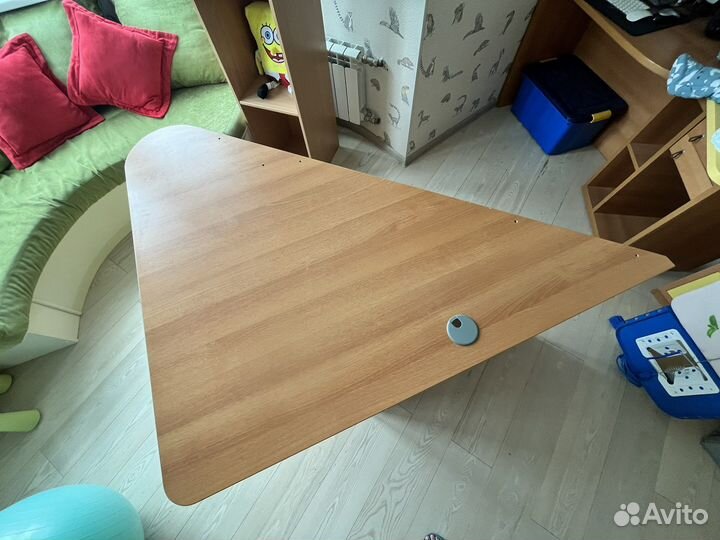 Угловой письменный стол