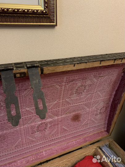 Сундук деревянный старинный, обитый железом