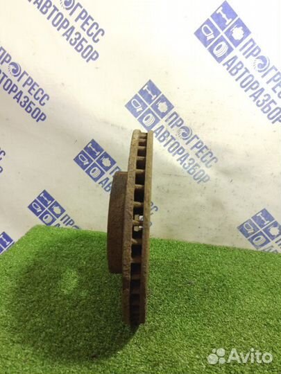 Тормозной диск передний левый Toyota Corolla