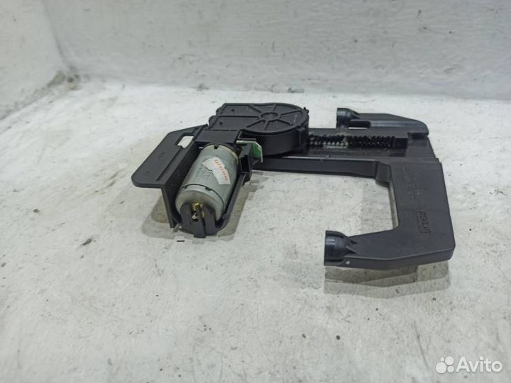 Моторчик подголовника A2109700026
