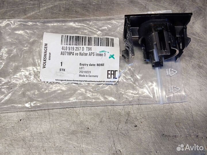 Гнездо парктроника решетки радиатора Audi Q7 4L