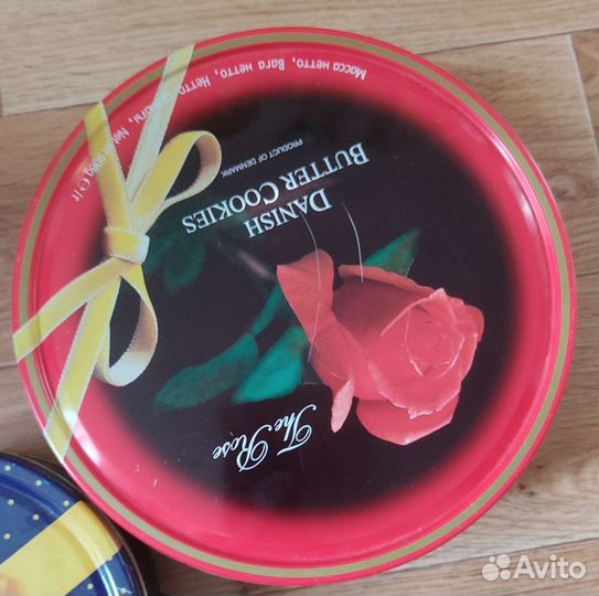 Металлические банки из под печенья