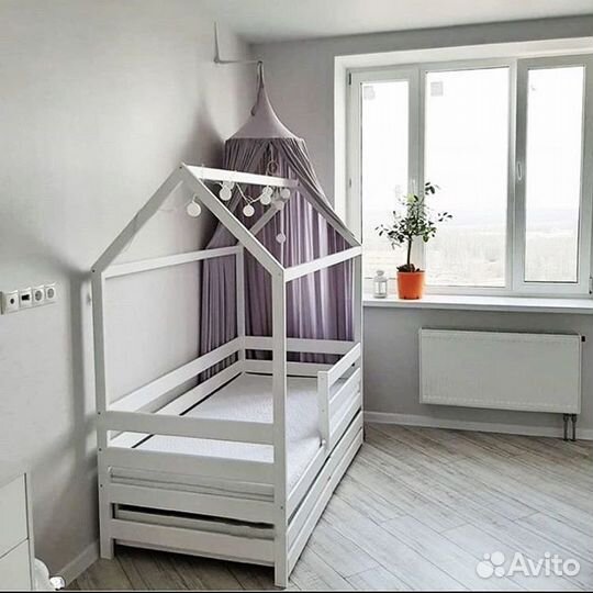 Кровать домик новая