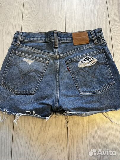 Женские джинсовые шорты Levi's