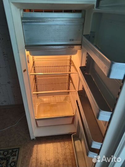 Продам холодильник рабочий торг