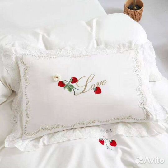 Белье постельное клубничка