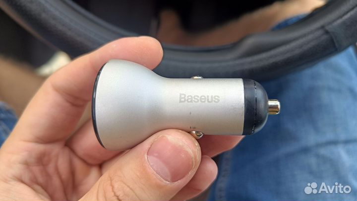 Автомобильное зарядное устройство baseus