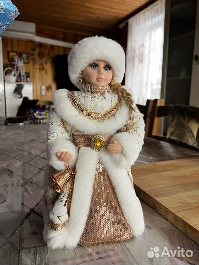 Снегурочка под елку