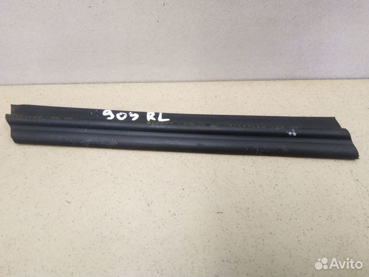 Накладка стекла заднего левого X1 E84 2009