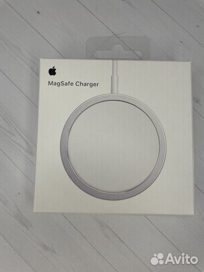 Беспроводная зарядка для iPhone magsafe новая