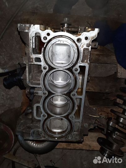 В разборе Двигатель HR16DE Nissan Note E11 1.6